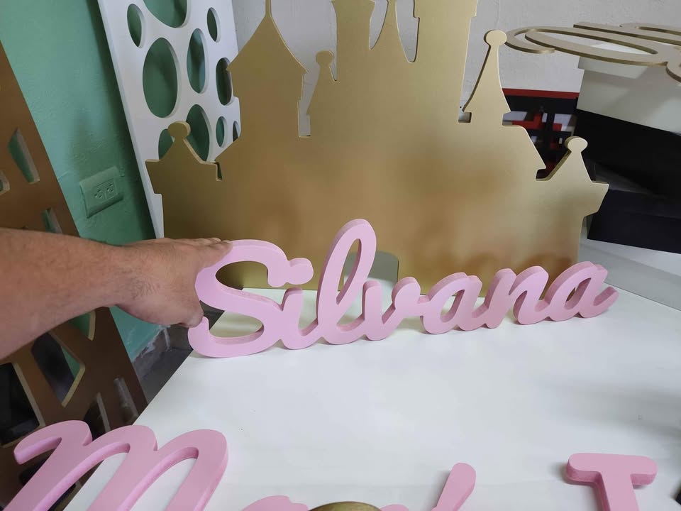 Nombresito Silvana en rosa